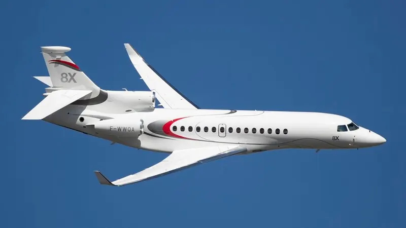 Avion d'affaires Dassault Falcon en vol